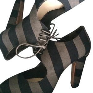 Prada Black/Grey Pumps